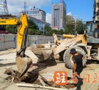 操他妈的逼操逼操屁股眼高温下的坚守｜道路建设者用汗水铺就畅通路